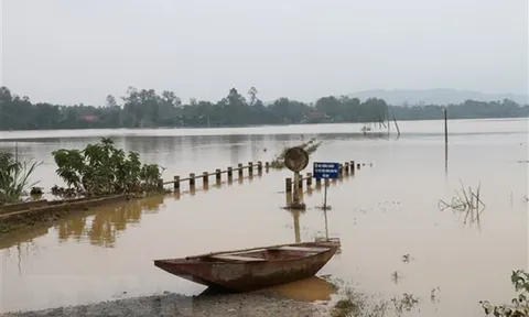 Lũ trên sông tại Thừa Thiên-Huế đang lên, cảnh báo ngập lụt diện rộng